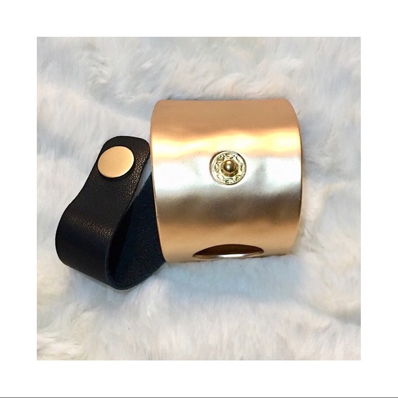 KWIN | Gold & Black Leather Cuff Bracelet - Picture 3 of 3